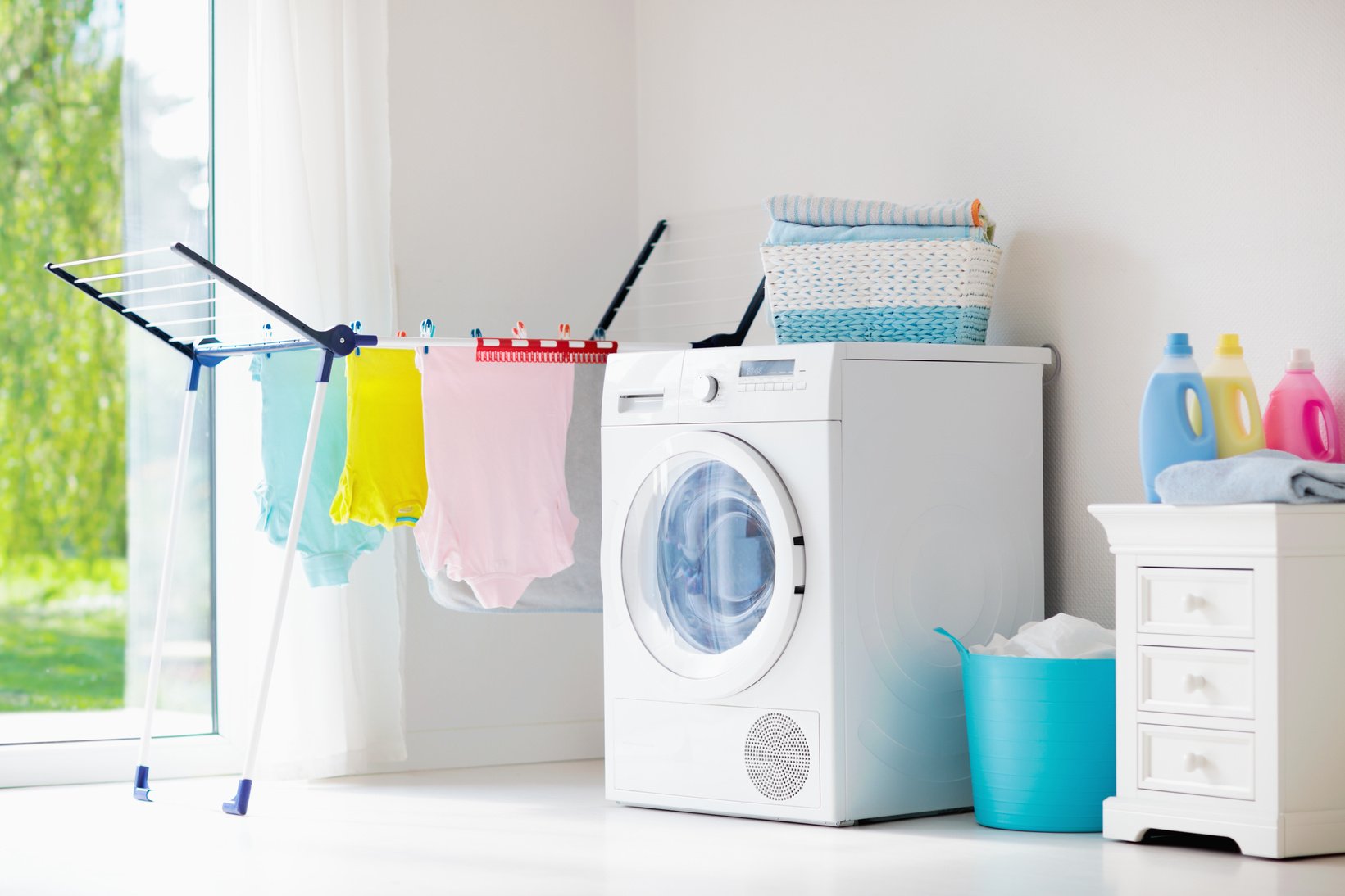 Laundry room with washing machine